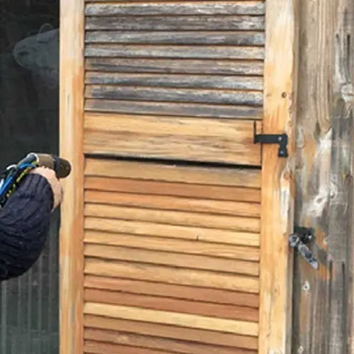 aérogommage, décapage des volets en bois à La Croix Val-mer
